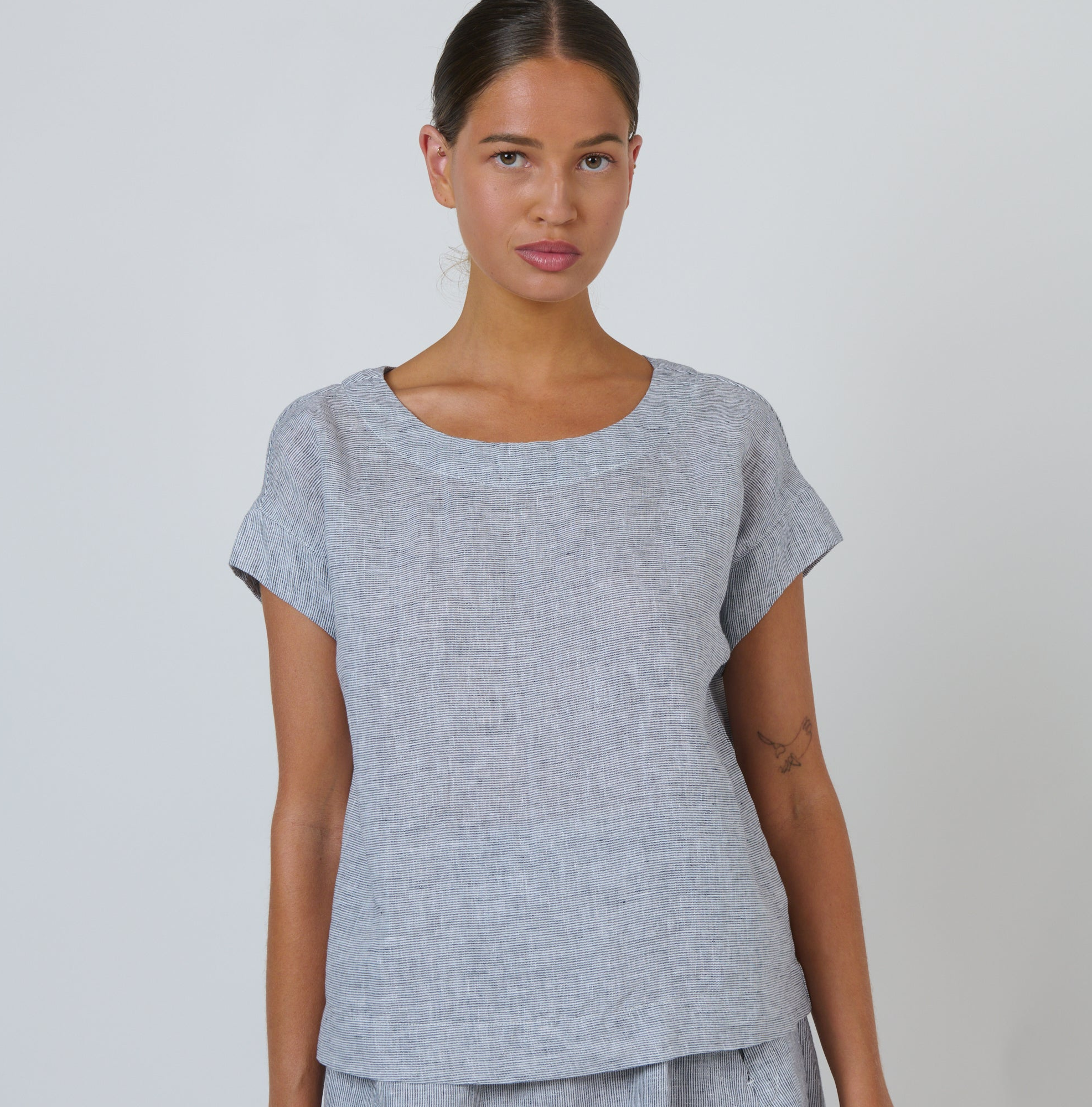 Naturals by O&J - Cap Sleeve Linen Top - sliver