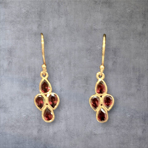 MCJewels - Garnet Diamond Shaped Drop Earrings