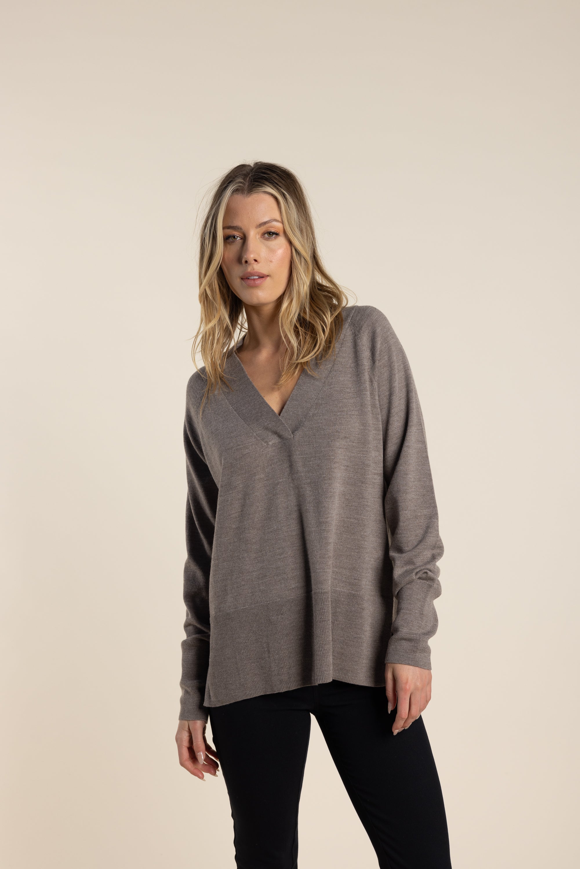 Two T's - Merino V Neck Knit Clove