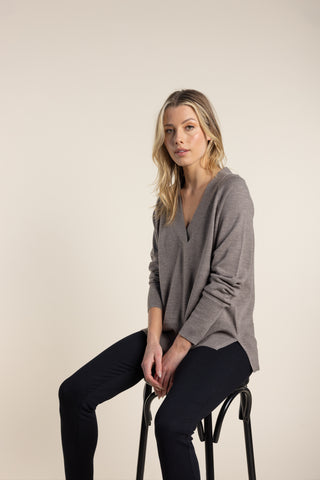 Two T's - Merino V Neck Knit Clove