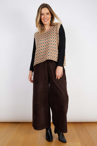 JJSisters - Wool Blend Knit Vest with Floral Motif - Cream