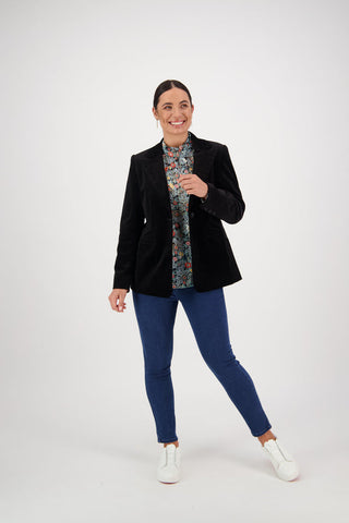Vassalli - Shaped Lined Cord Blazer with Back Vent and Button Cuff Detail - Black