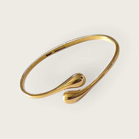 MCLuxe - Lumière Sculptural  Small Teardrop Hinged Bangle