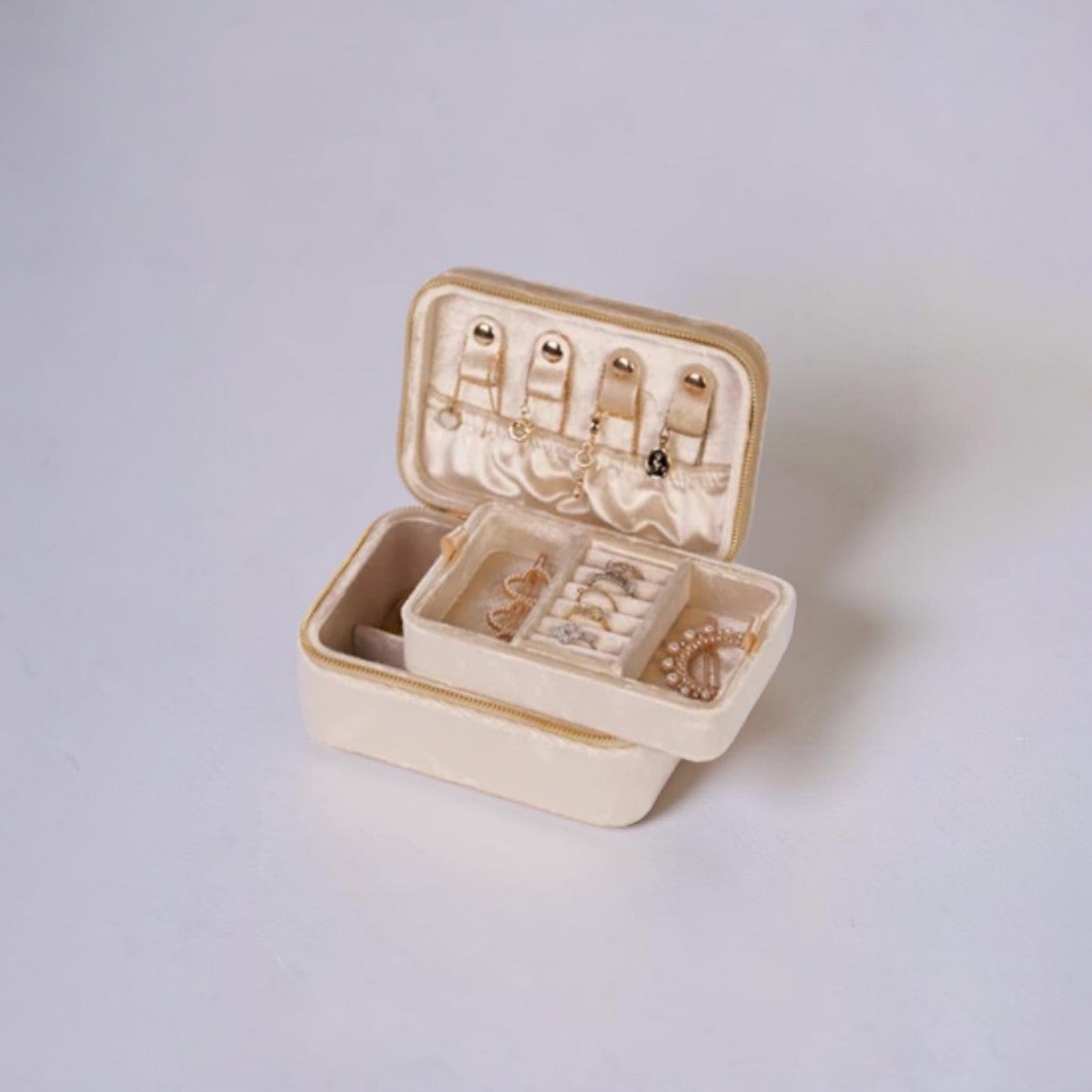 MCLuxe - Vintage Velvet Jewellery Case - Cream