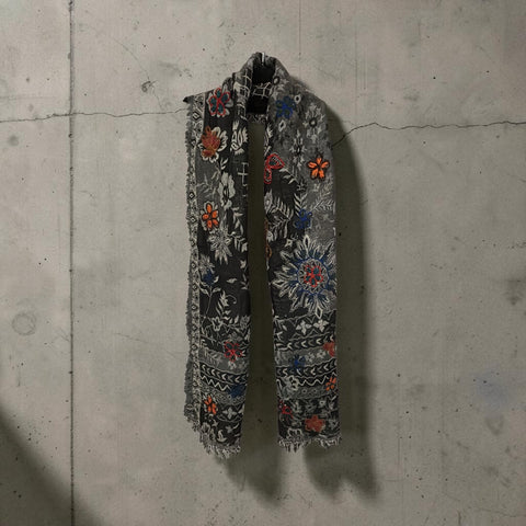 United - Elegant Hand-Embroidered Wool Narrow Scarf – Charcoal