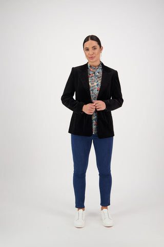 Vassalli - Shaped Lined Cord Blazer with Back Vent and Button Cuff Detail - Black