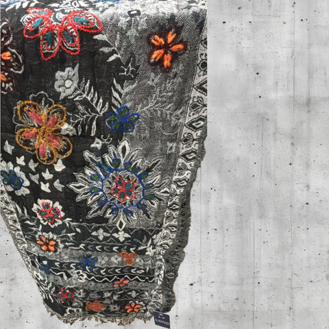 United - Elegant Hand-Embroidered Wool Narrow Scarf – Charcoal