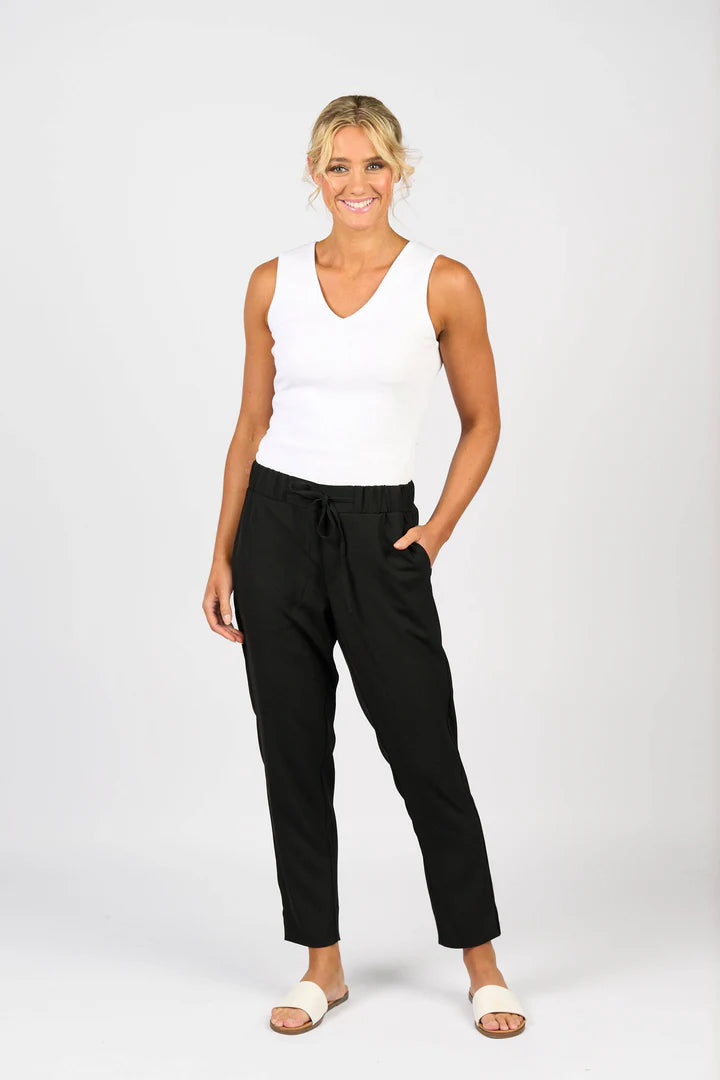 Vassalli - Relaxed Leg Ankle Grazer Pull On Pant - Black